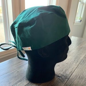 Men’s hunter green tie back scrub cap